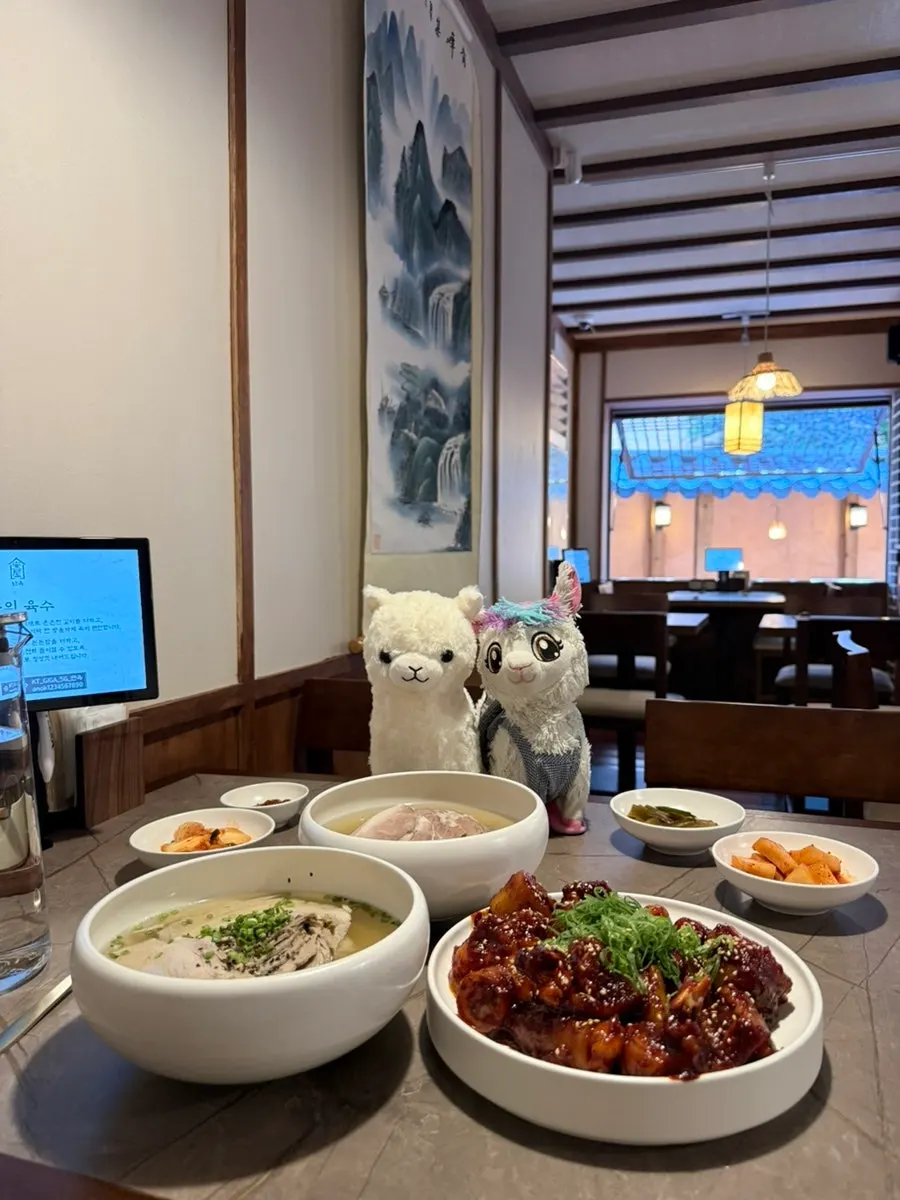 안옥 한옥 내부 분위기 세로 컷