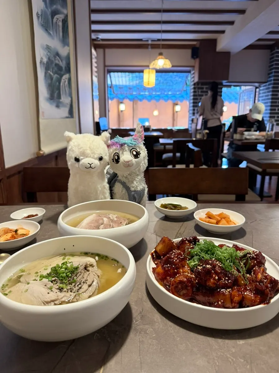 식사를 마친 안옥 테이블과 매장 풍경