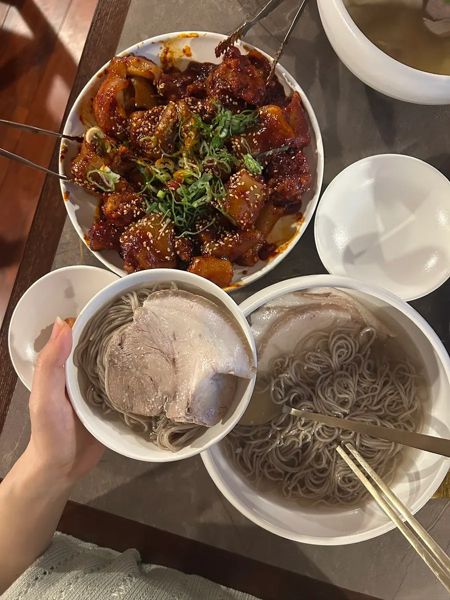 슴슴한 평양냉면 육수 클로즈업