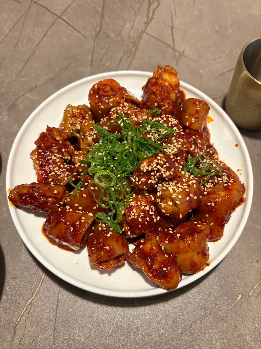 안옥 돼지꼬리찜 한 접시