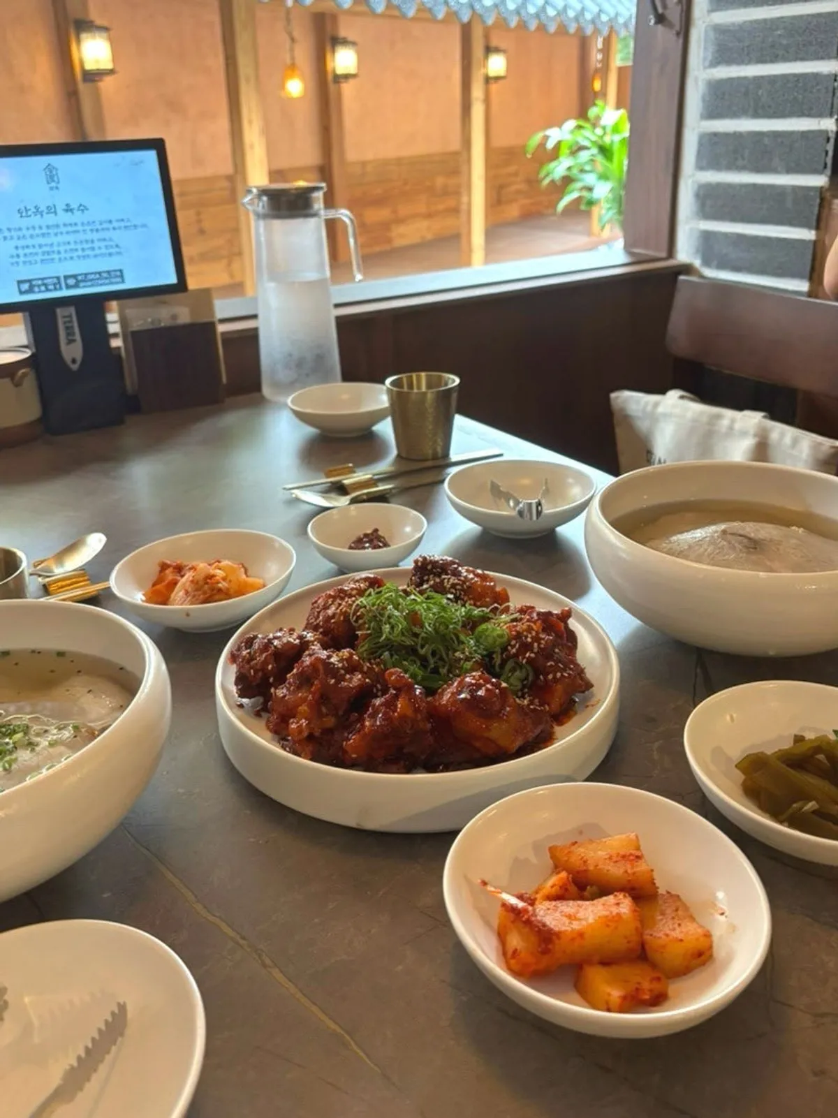 안옥 돼지꼬리찜 한 접시
