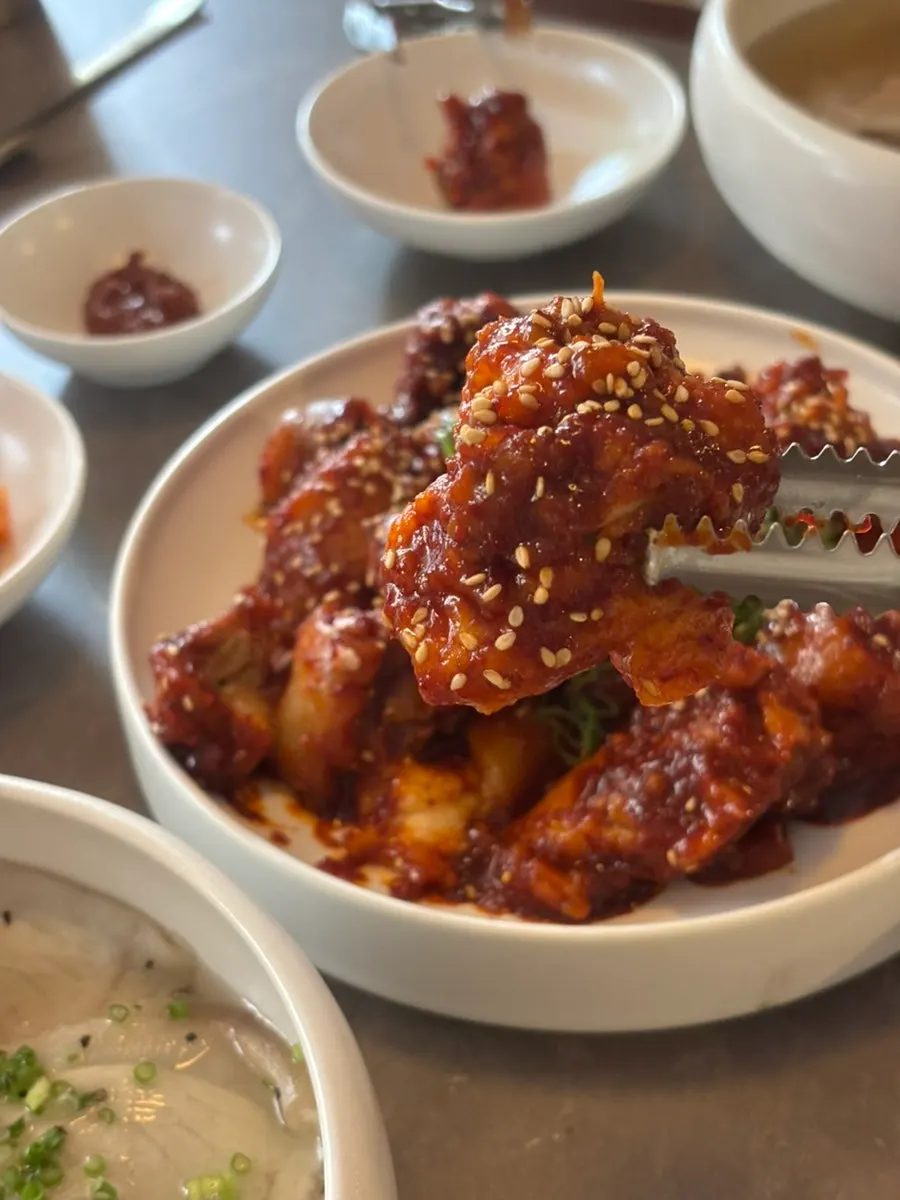 쫀득한 식감의 돼지꼬리찜 단면