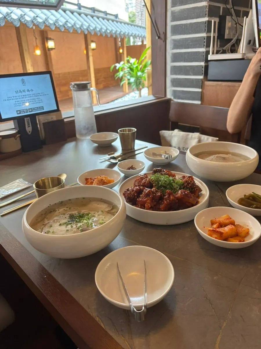 바깥이 보이는 안옥 야장 느낌의 좌석