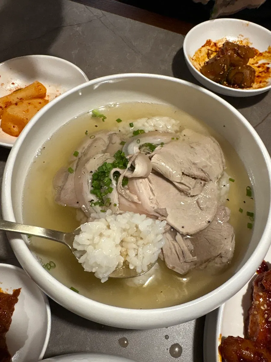 밥이 말아져 나온 안옥 곰탕