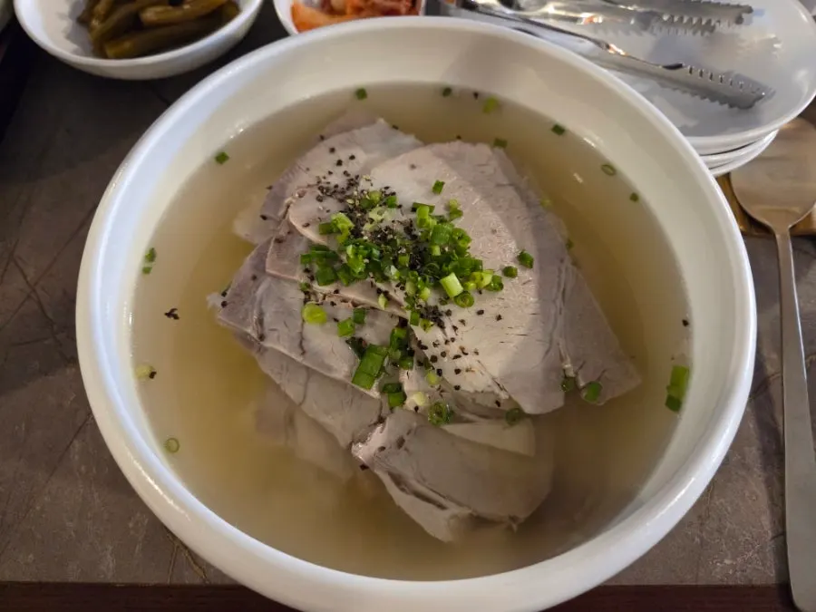 안옥 돼지곰탕 한 그릇