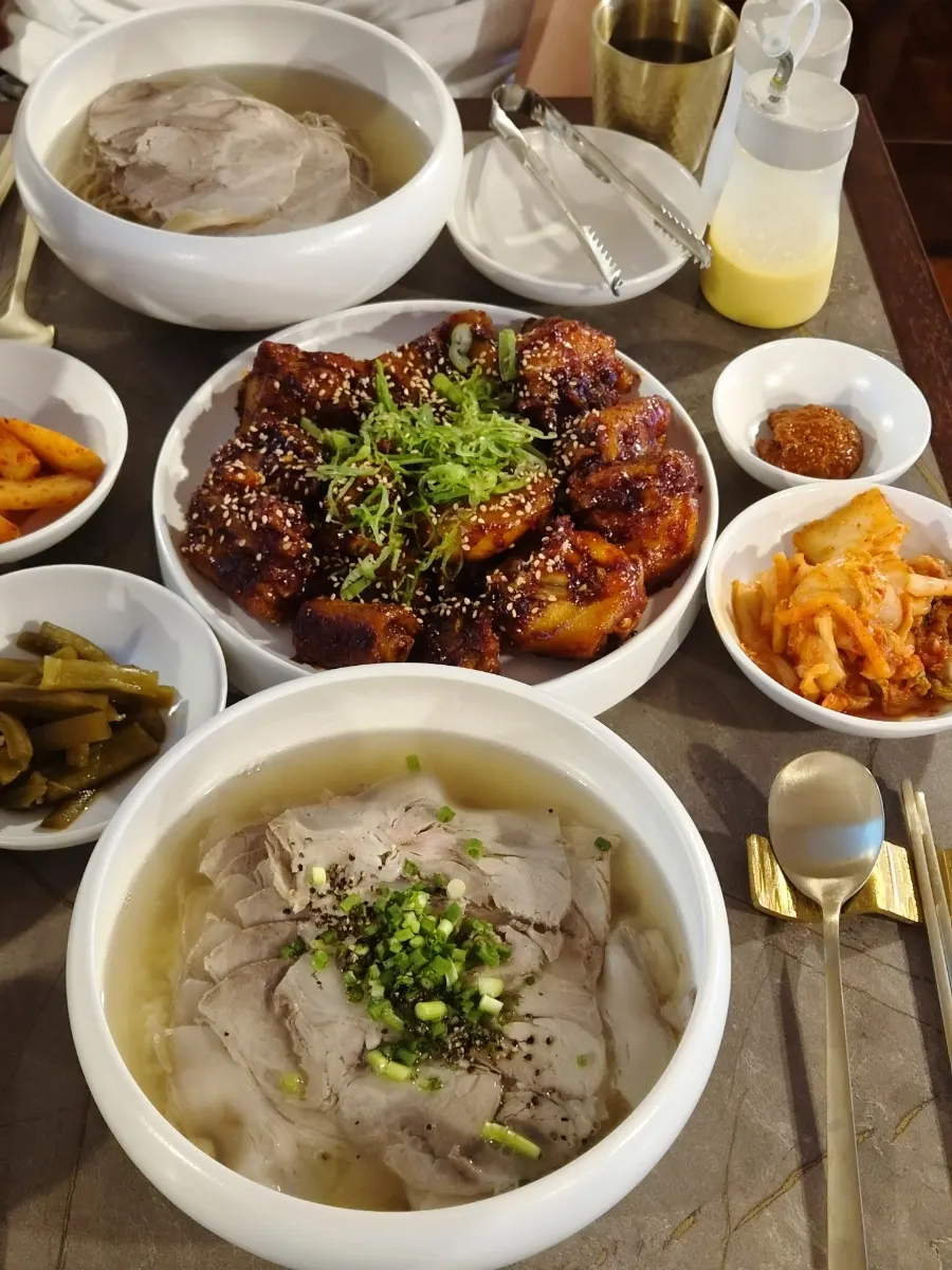 늦은 오후 안옥 테이블 세팅