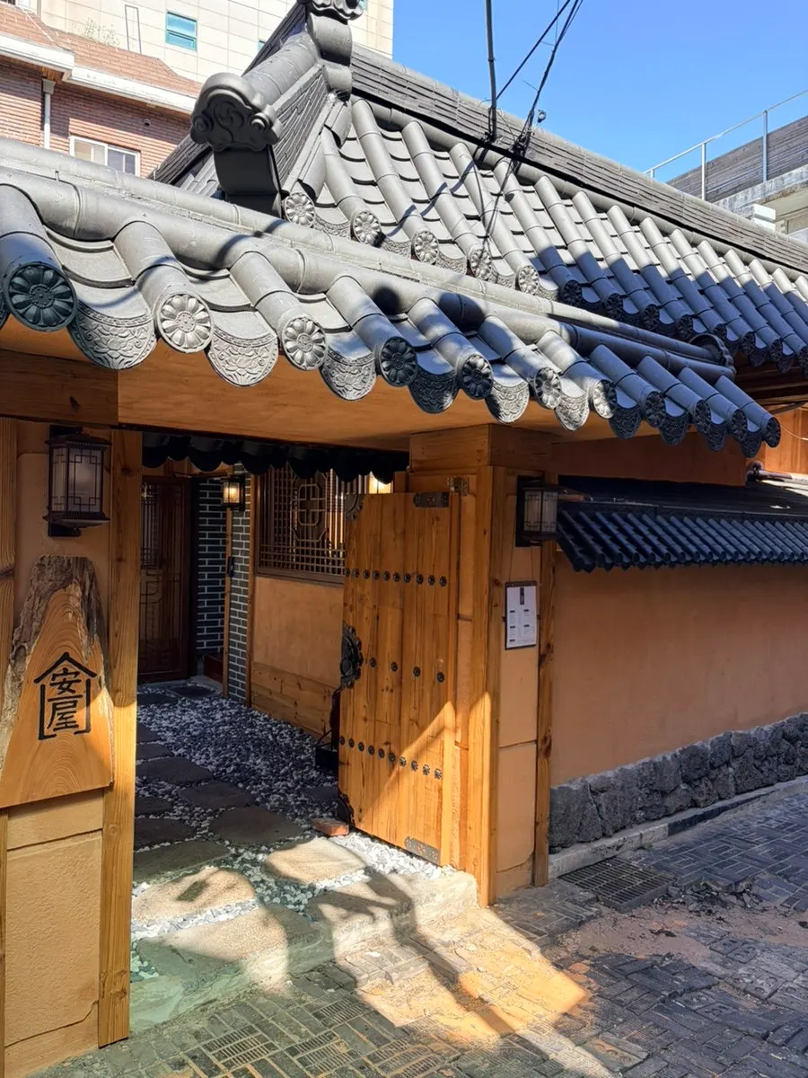 Dining table inside the Anok hanok