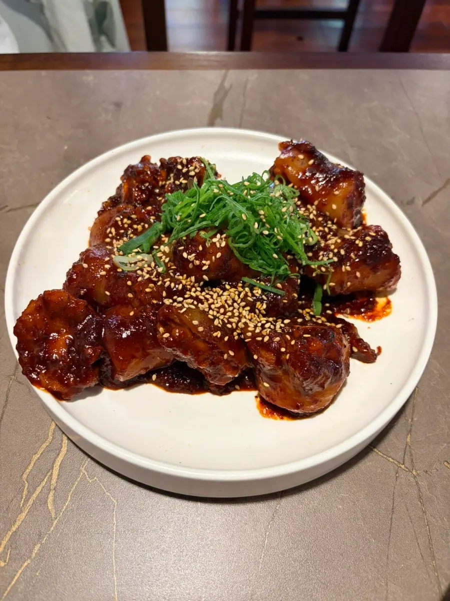 Spicy-seasoned pork tail jjim
