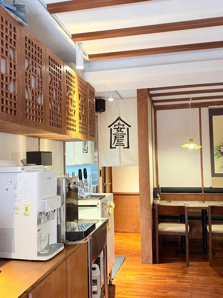 Clean interior view of Anok