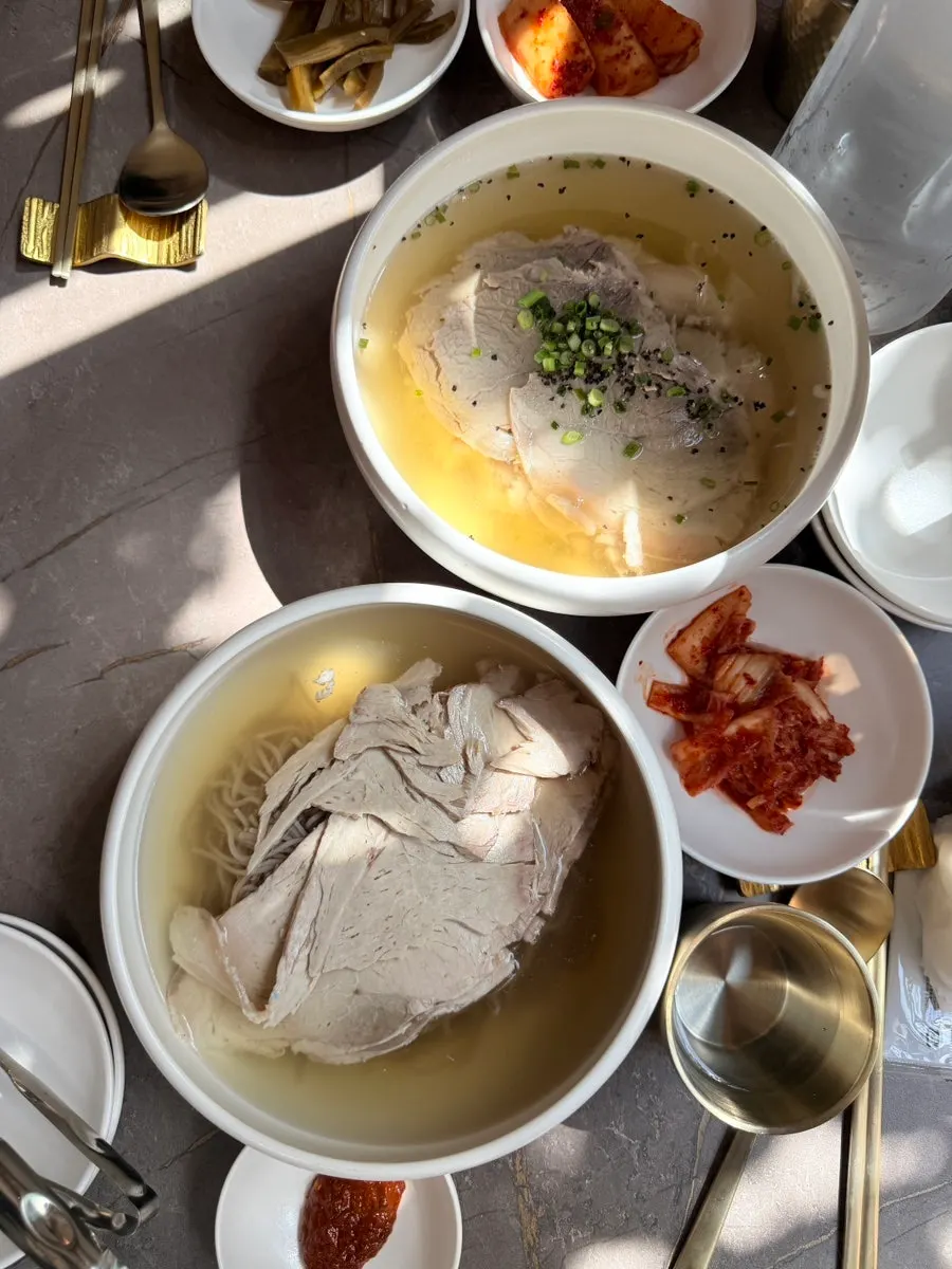 Anok's clear gomtang with ground black pepper