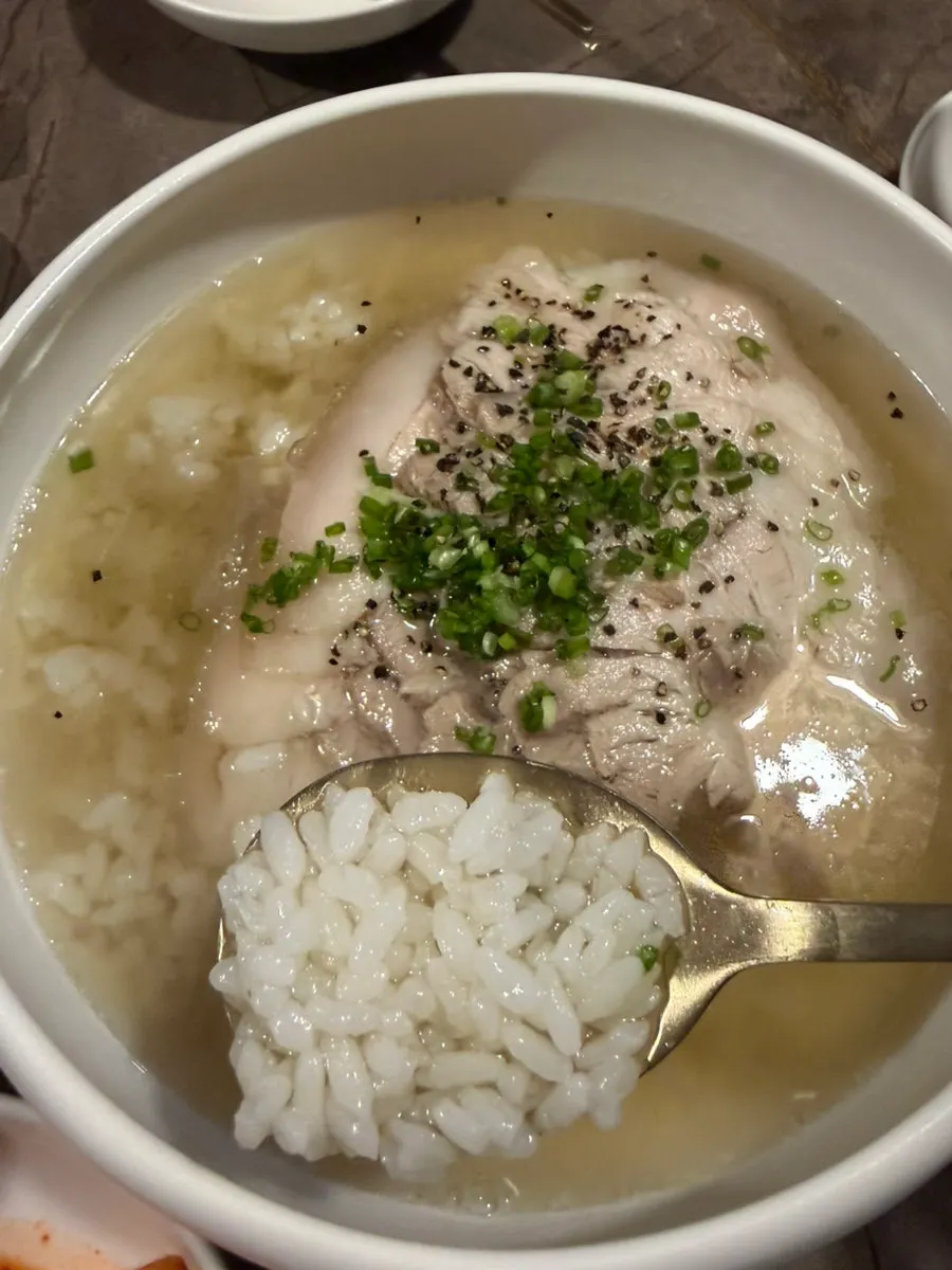 A bowl of Anok's clear pork gomtang