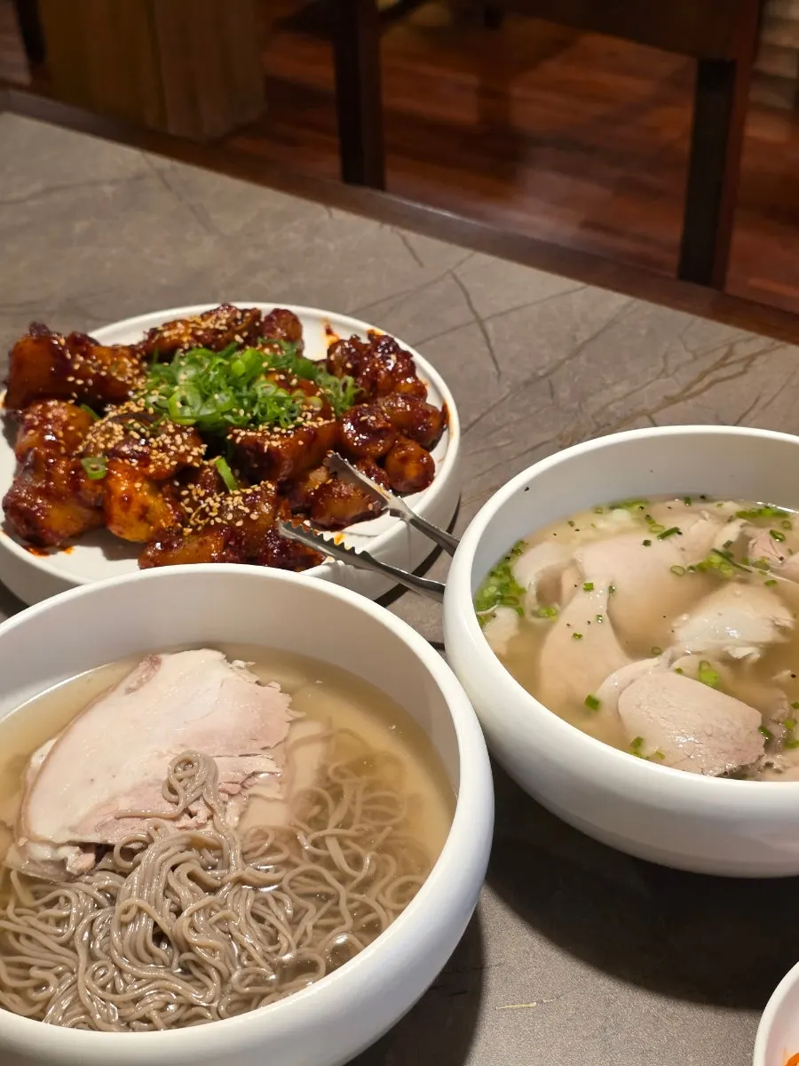 Table spread of naengmyeon and gomtang at Anok