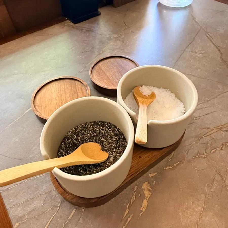 Anok's basic side dishes including gungchae jangajji