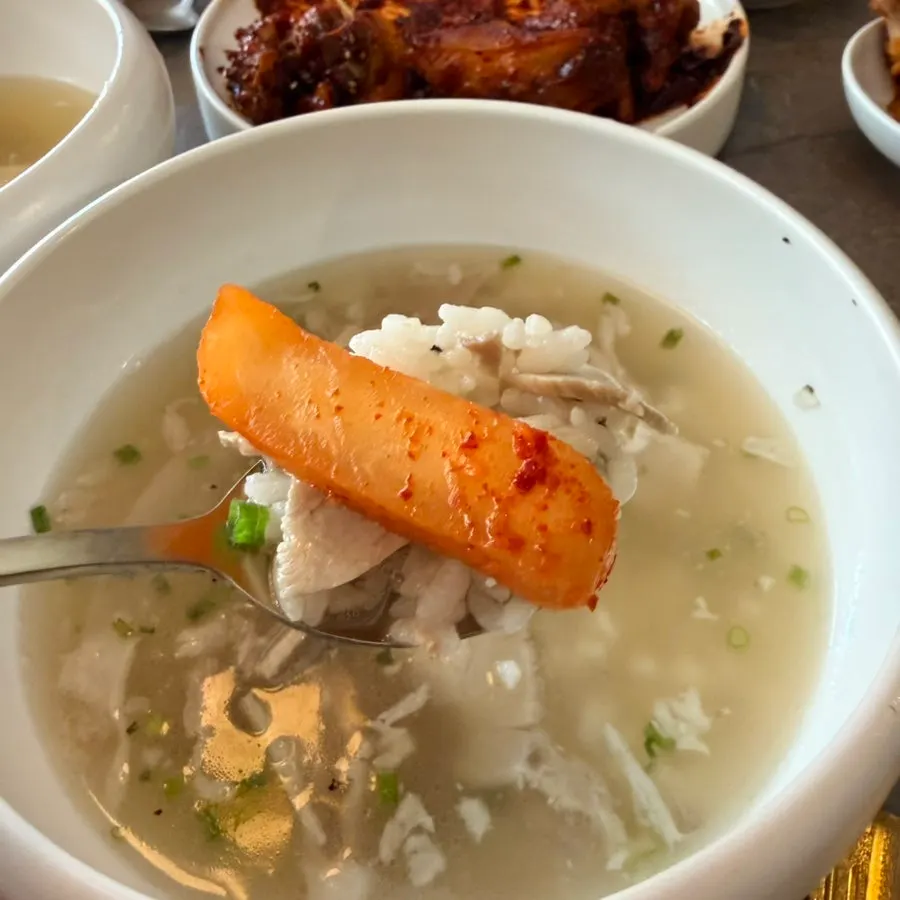 Gomtang meat served with the seasoned sauce