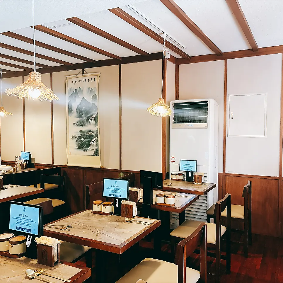 Anok's dining hall with widely spaced tables