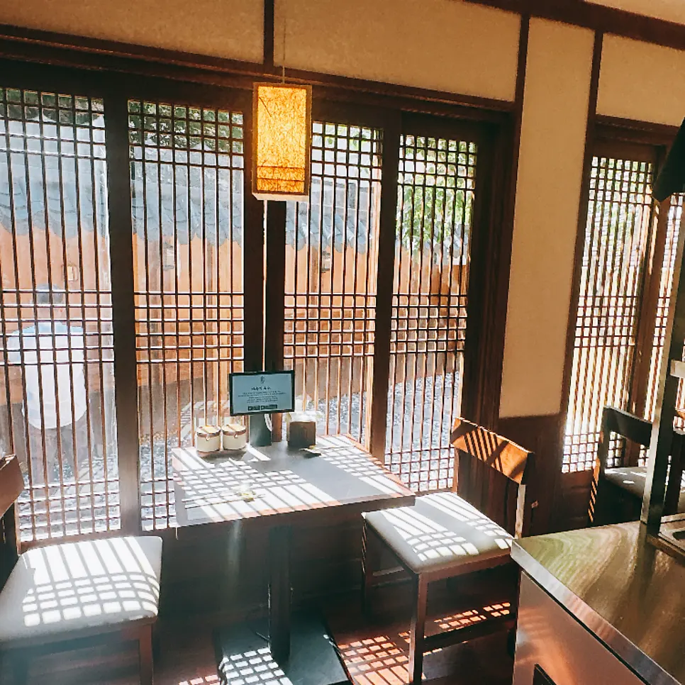 Calm interior atmosphere at Anok