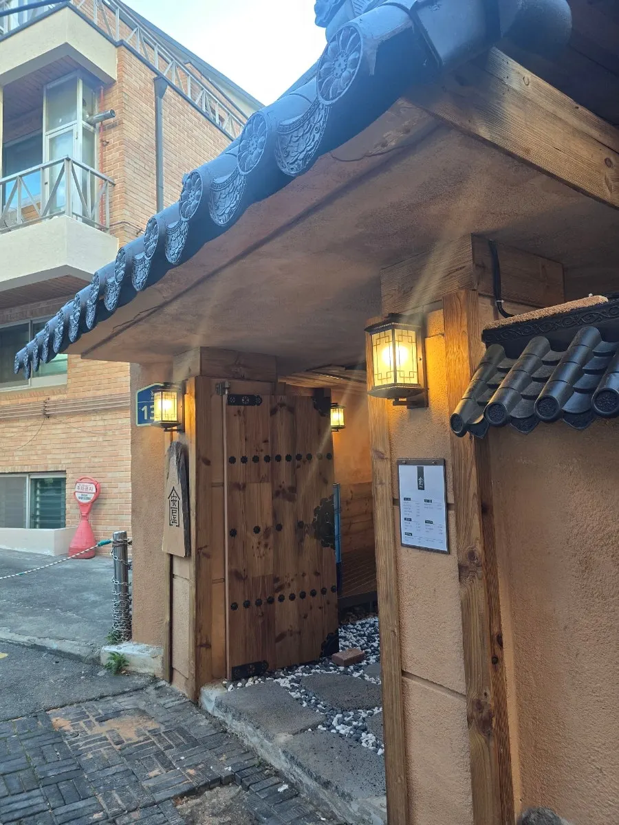 弘大Anokの韓屋外観と入り口