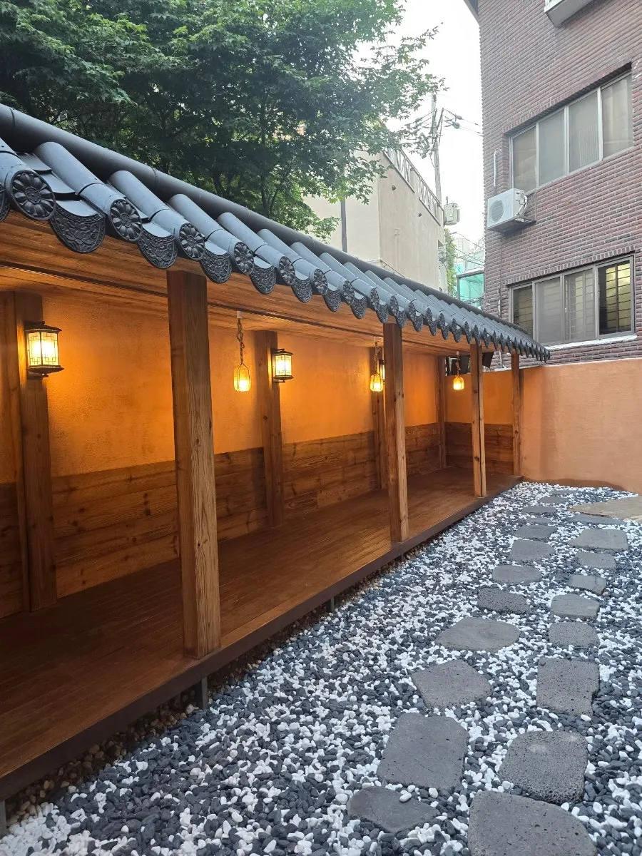 趣ある韓屋インテリアのAnok店内