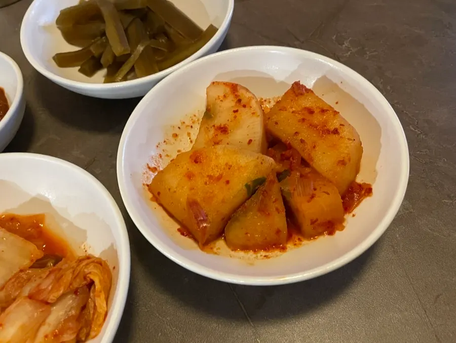 A bowl of crunchy jangajji pickled side dish