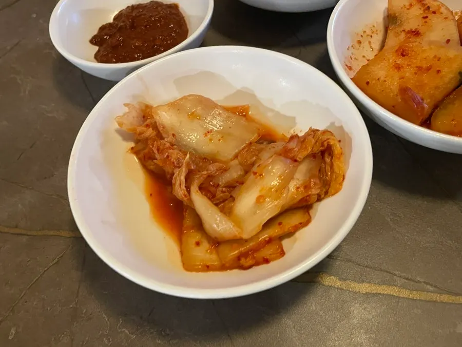 Tangy fermented kkakdugi and geotjeori kimchi