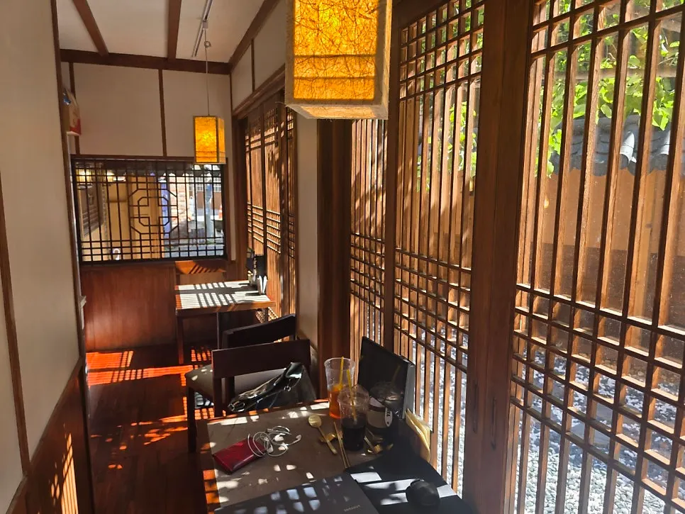 Overall view of Anok's hanok-style dining hall