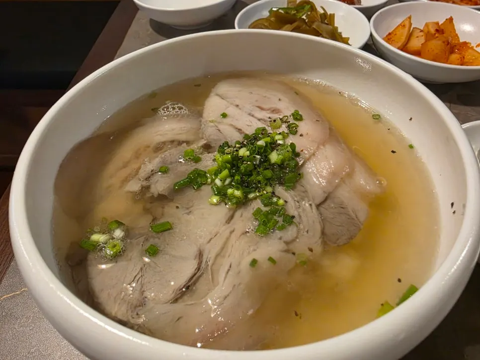 Anok's clear pork gomtang with clear broth