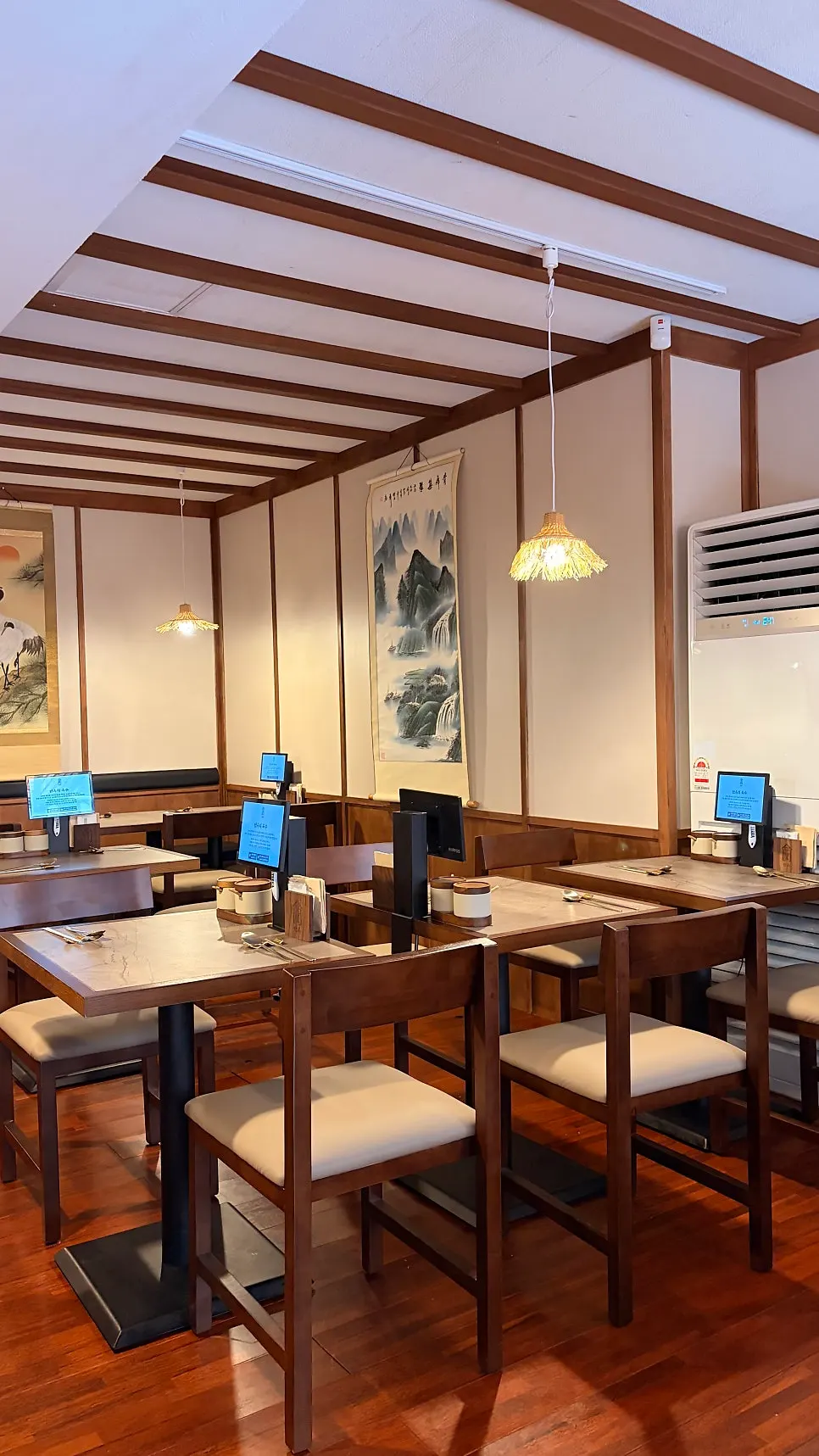 Anok's interior with its calm hanok interior preserved