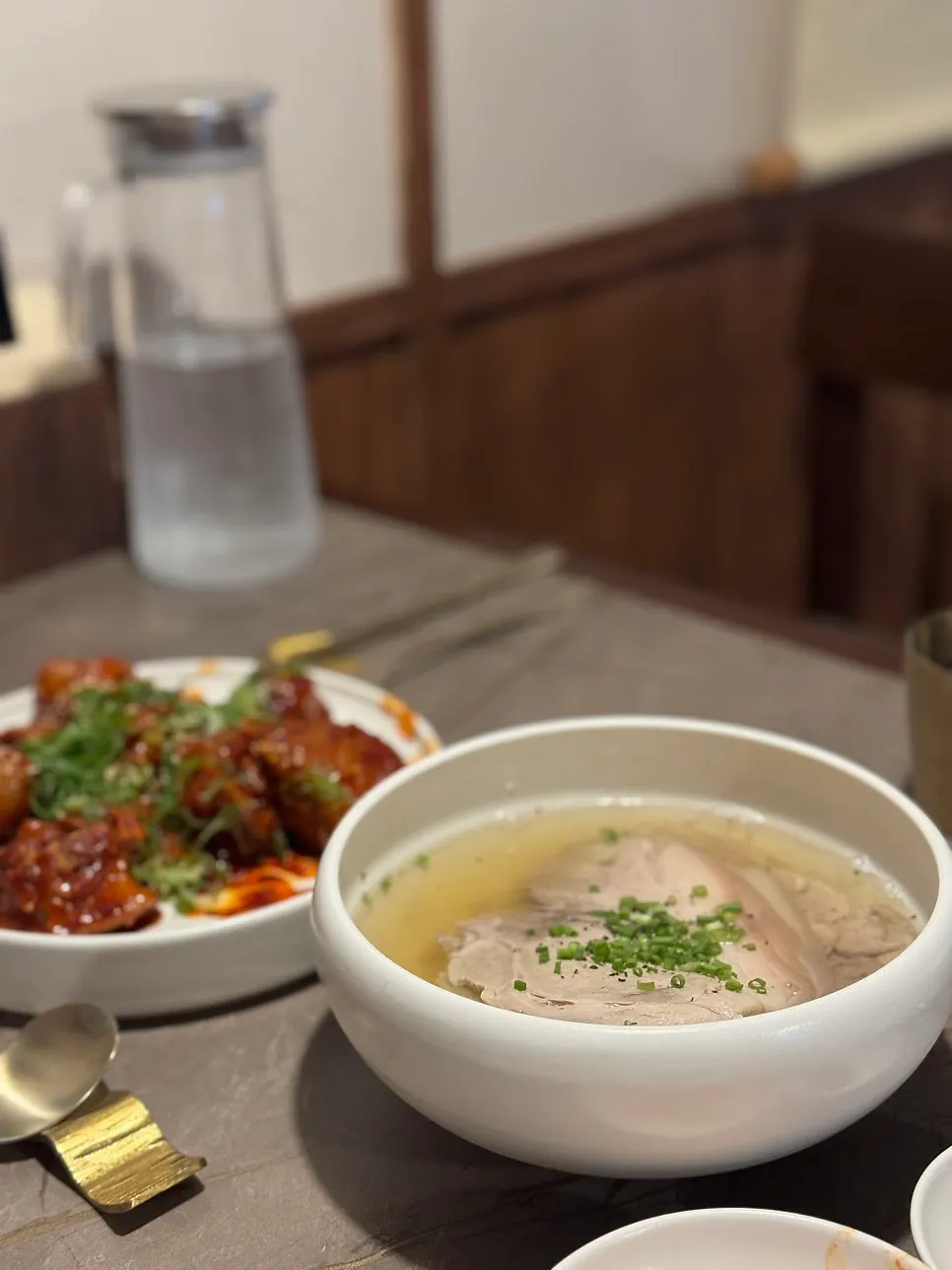 Gomtang, Pyongyang naengmyeon, and pork tail jjim laid out at the end of the meal