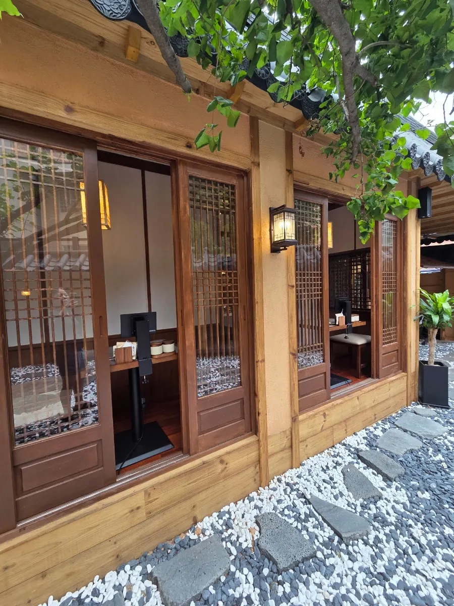 안옥 출입구 주변 세로 사진
