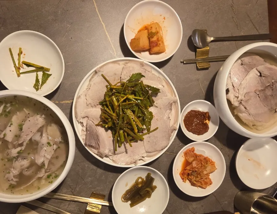 안옥 상차림 전체 모습