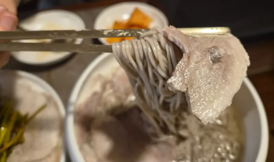 평양냉면 맑은 육수와 면발
