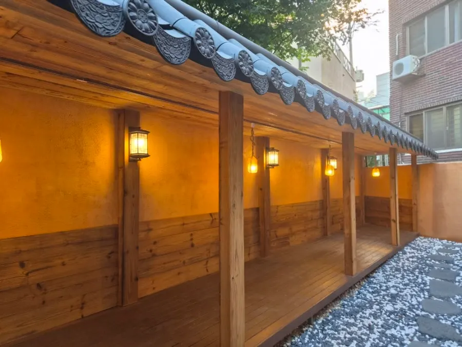Tiled-roof house with an open gate and lanterns