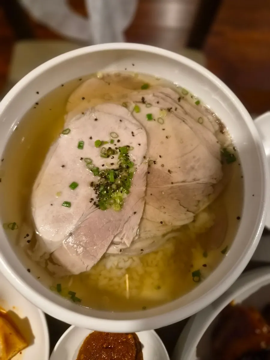 Anok's clear gomtang with tteoryeom rice