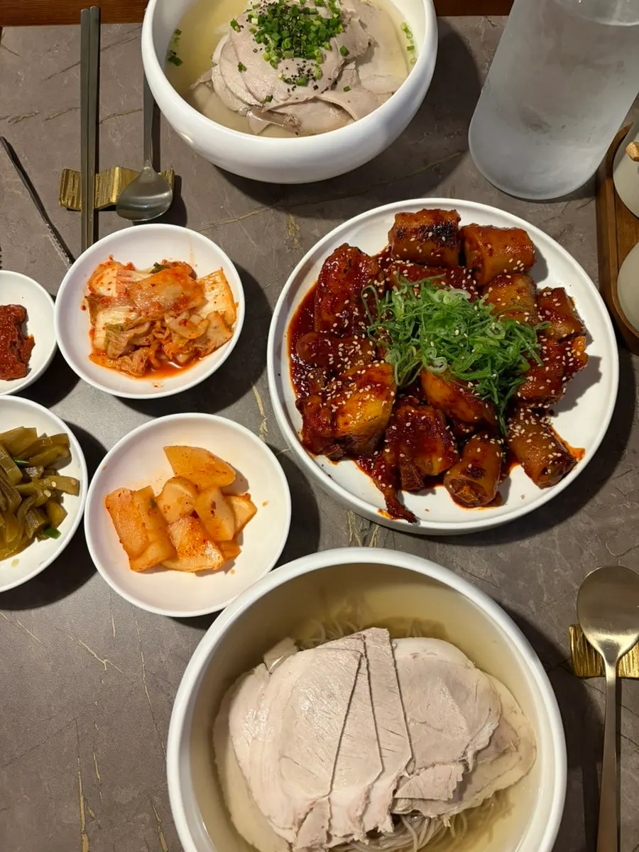 Gambar utama restoran Korea Anok di Hongdae