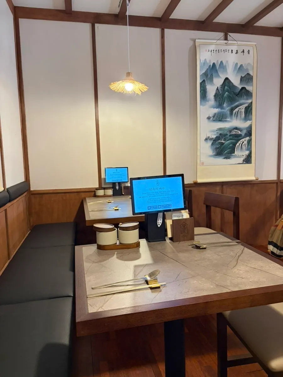 Tempat duduk dalaman Anok yang kemas