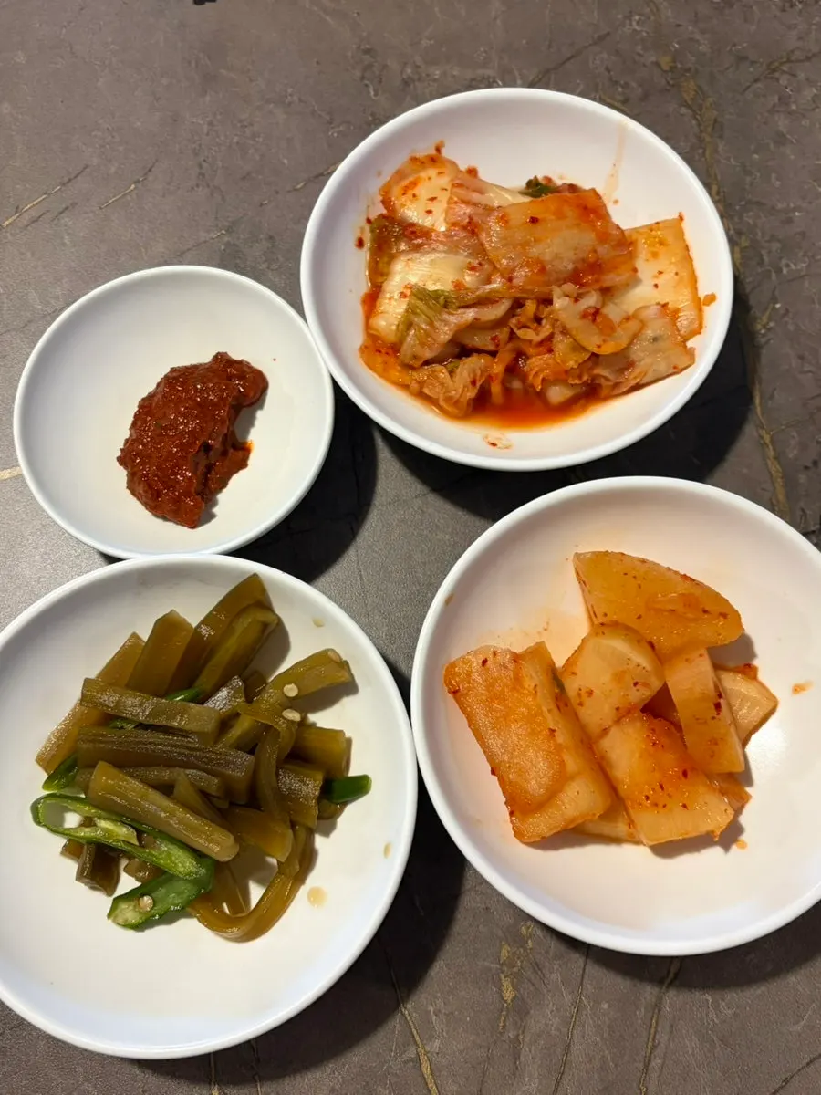 Lauk asas sos perisa, kimchi dan gungchae