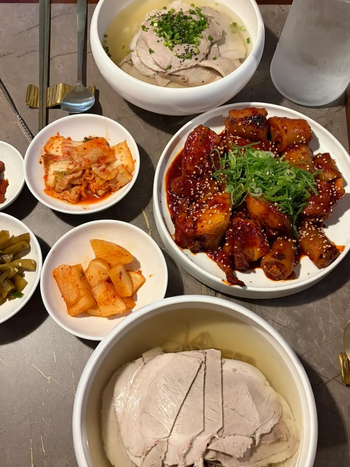 Ruang hanok Anok selepas makan selesai