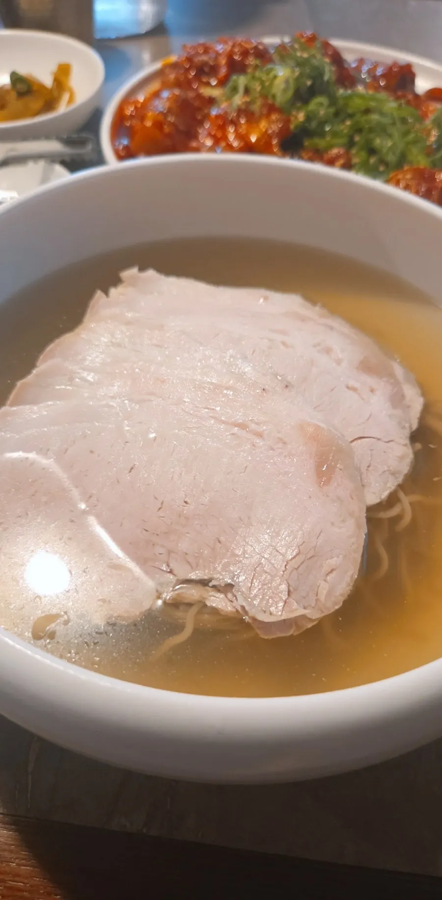 추가로 받은 평양냉면 육수