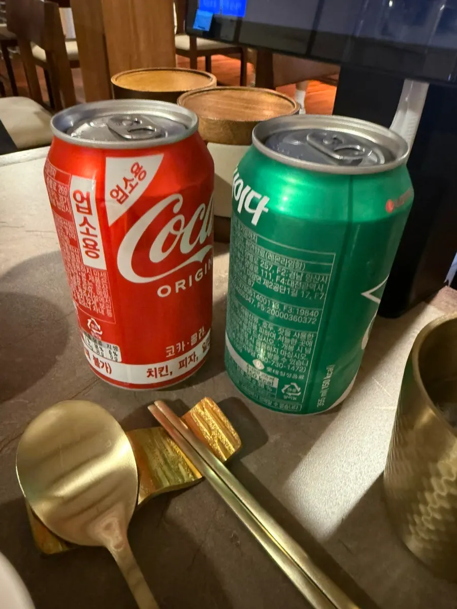 식사 전 세팅된 안옥 테이블