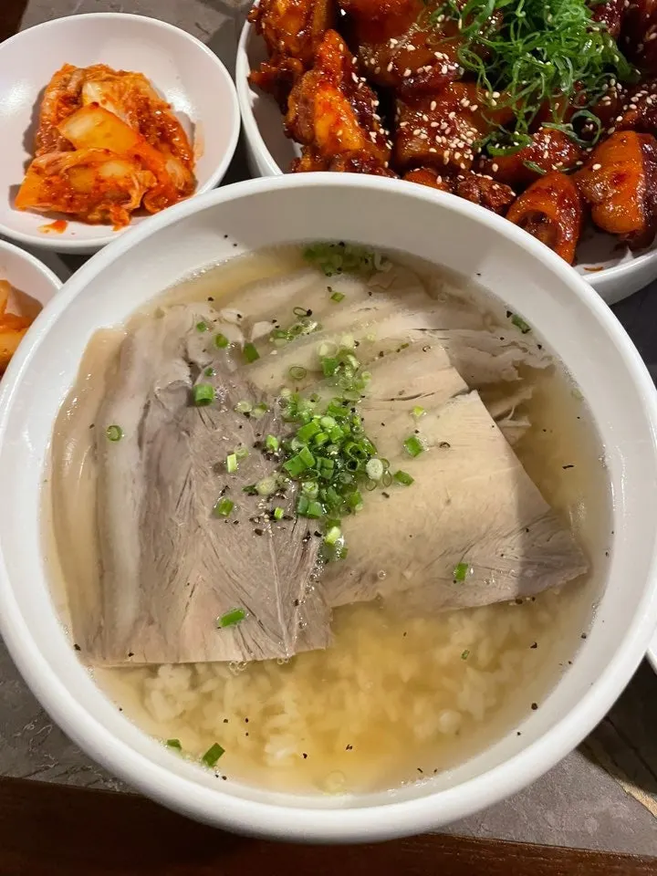 안옥 돼지꼬리찜 29,000원 한 접시