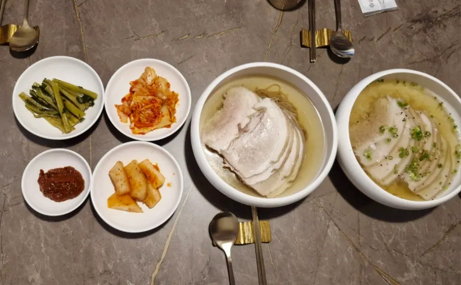 Anok's Pyeongyang naengmyeon and clear pork gomtang