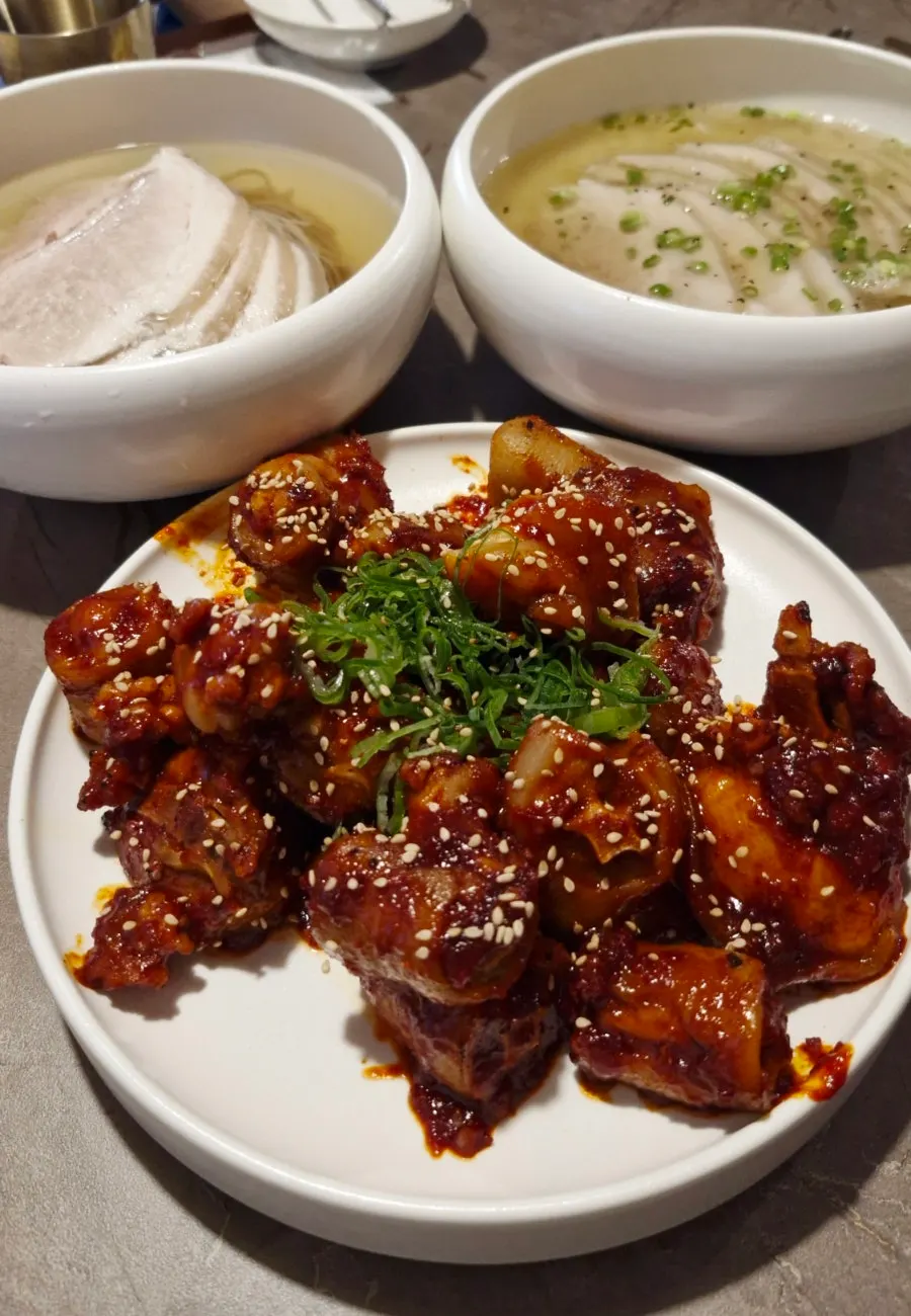 Table set with pork tail jjim