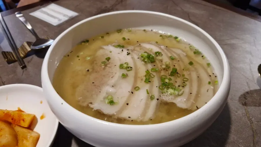 Clear pork gomtang with meat