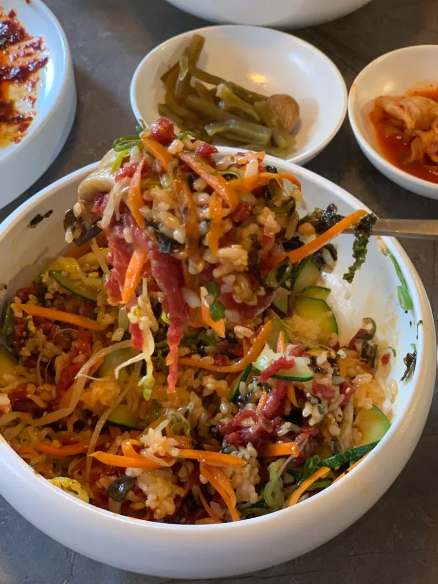 비벼 먹는 안옥 육회비빔밥