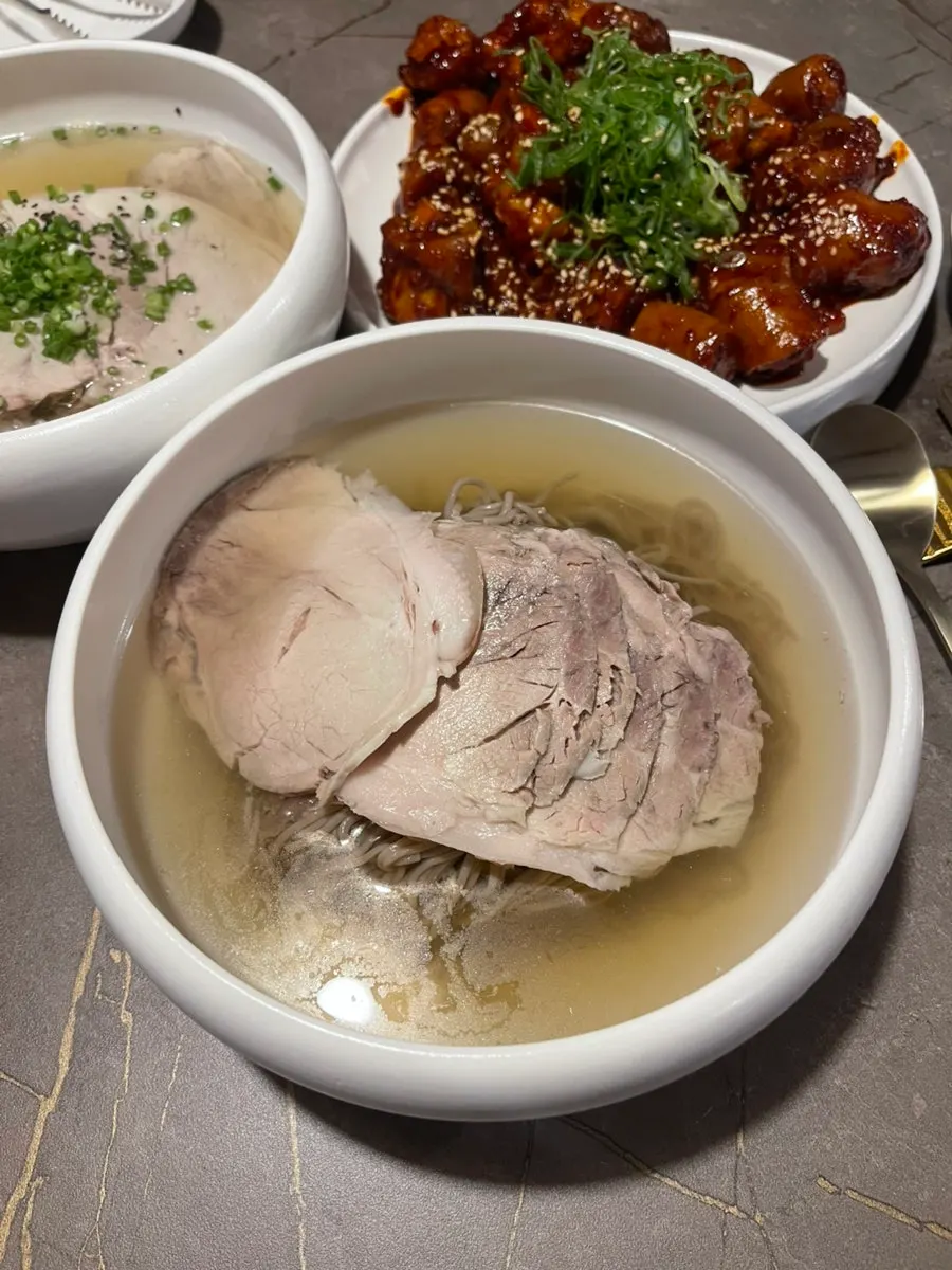 양 많은 안옥 돼지꼬리찜 한 접시