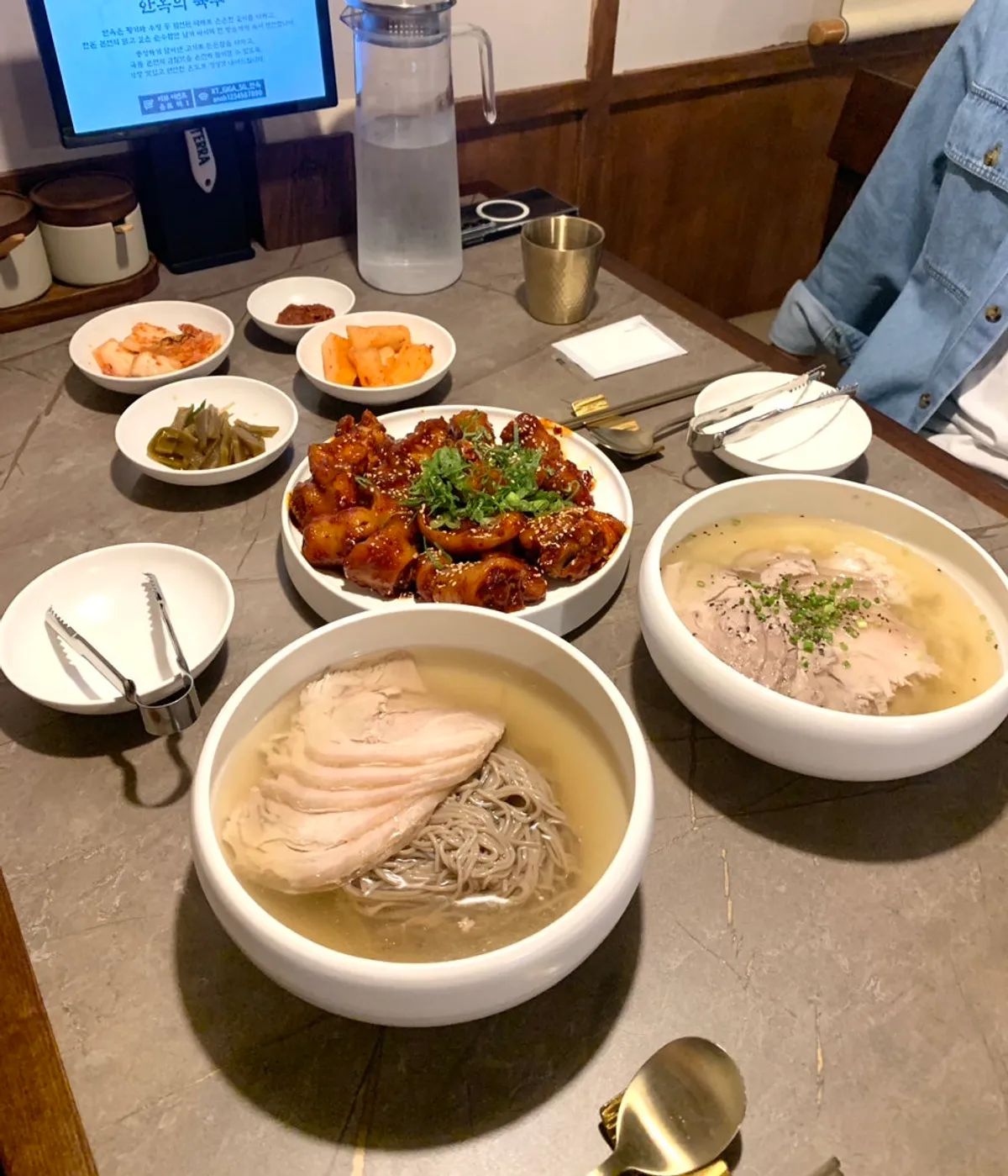 A spread with clear pork gomtang, Pyongyang naengmyeon, and pork tail jjim