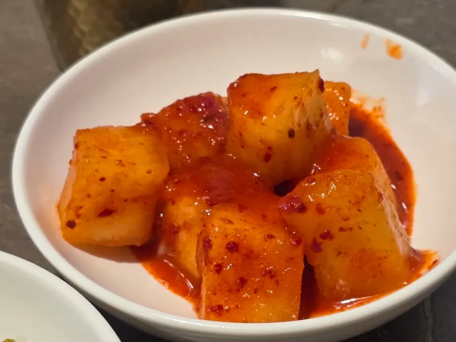 깍두기와 장아찌 등 안옥 기본 반찬
