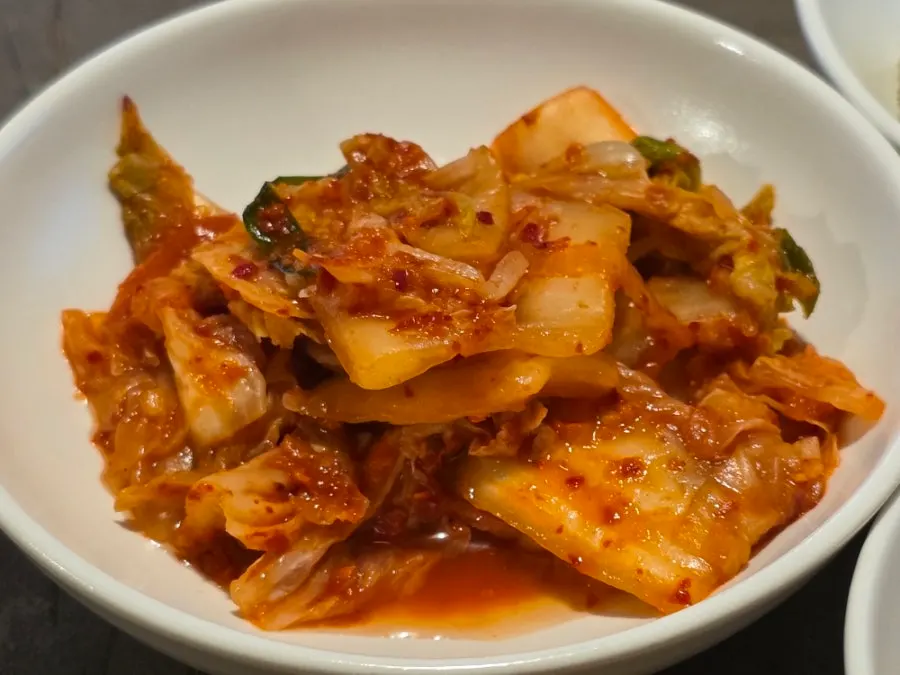 안옥 반찬과 고기 찍어 먹는 장