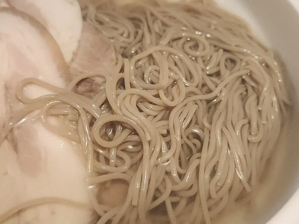 메밀면과 맑은 육수의 안옥 평양물냉면