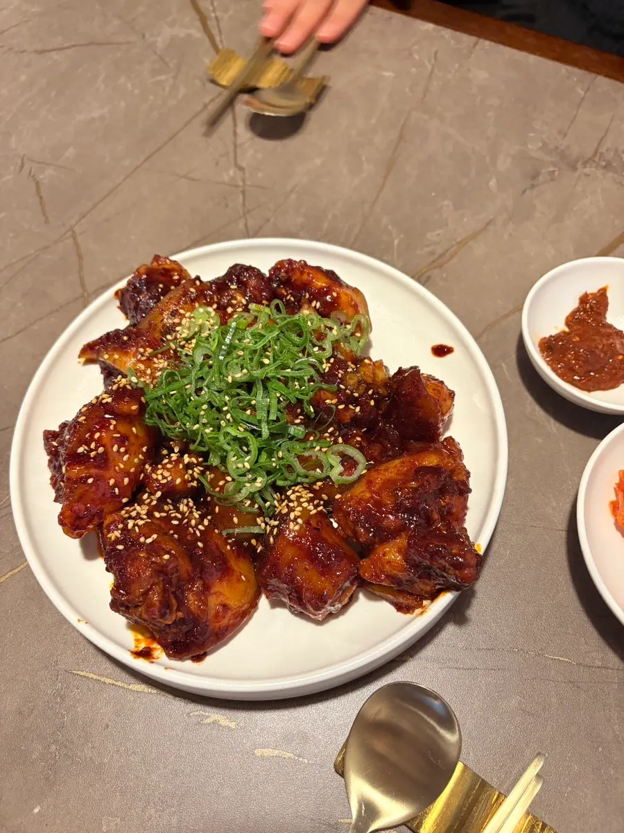 Sweet-and-spicy sauced pork tail jjim
